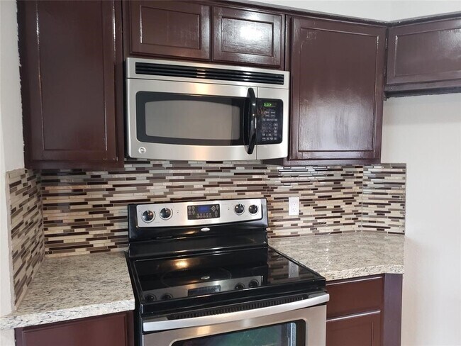 Building Photo - 3304 Sandpiper Dr