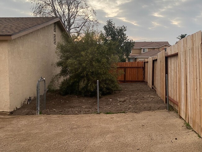 Foto del edificio - Single Story Upgraded Home in Fontana