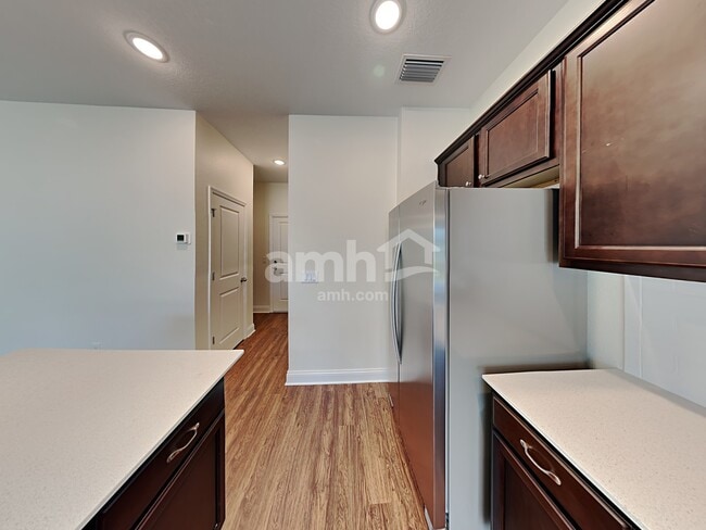 Foto del edificio - 6014 Little Blf Cir