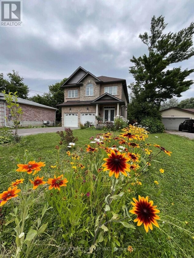 Primary Photo - 178 Bayview Ave
