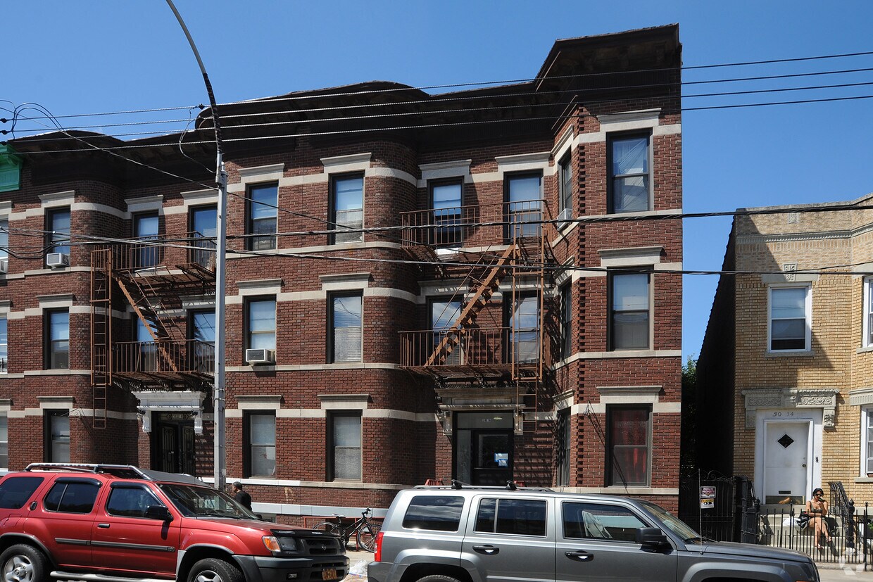 Foto principal - 30-16 43rd St