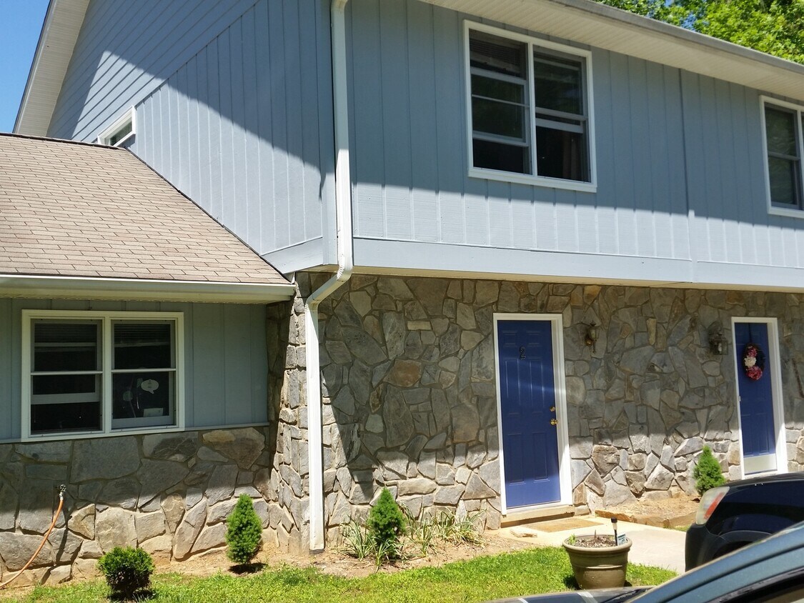 Primary Photo - Very nice 2 BD/2 BA Townhouse in Marion Fo...
