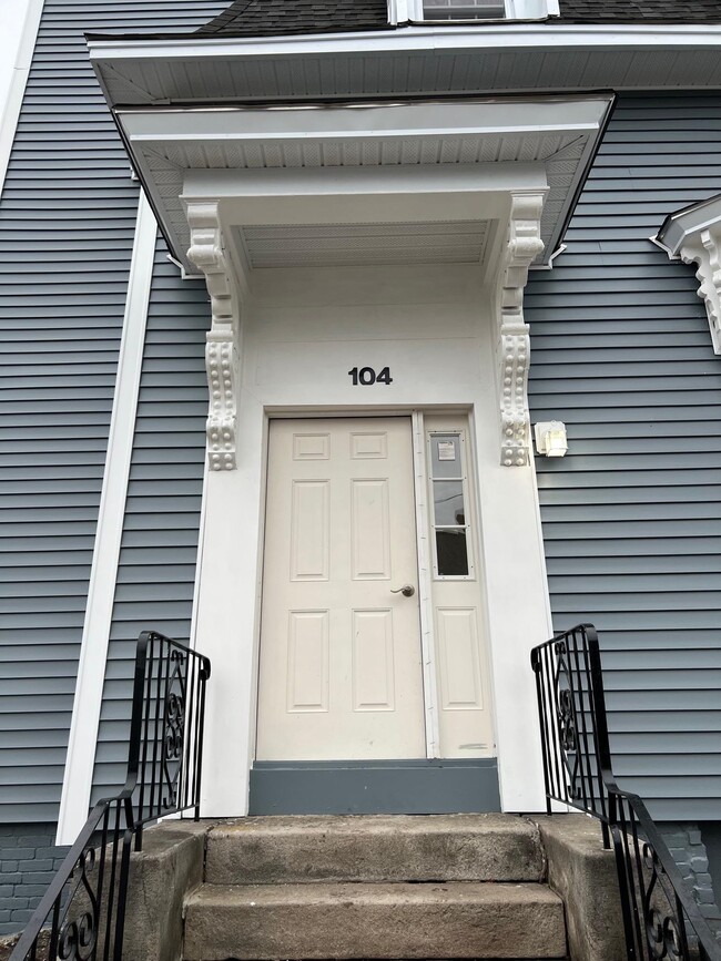 Building Photo - 104 Harrison St