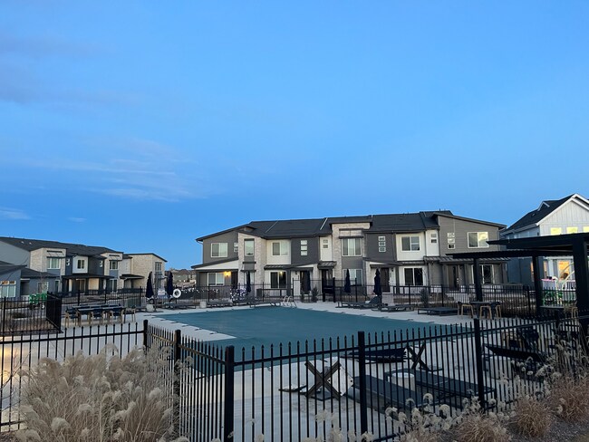 Foto del edificio - 7346 W Asbury Dr