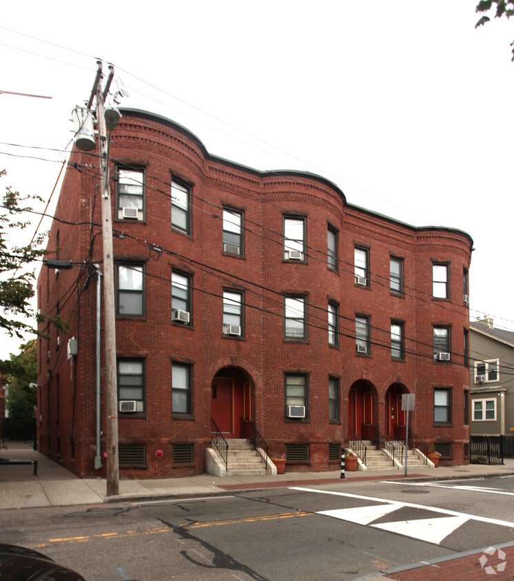 Cutlas Apartments - Columbia Cast