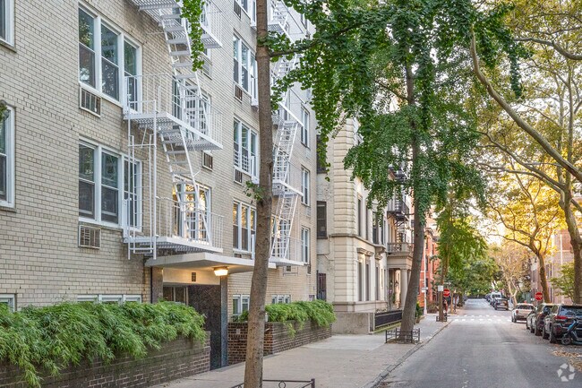 Vista alternativa del edificio - 54 Orange St