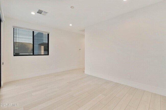 Foto del edificio - 1611 E Lamar Rd