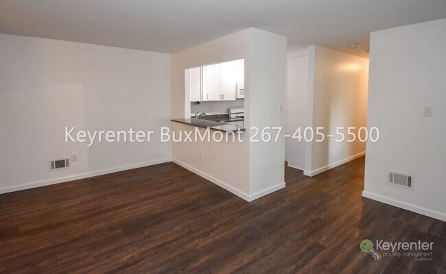 Foto del edificio - 115 Hickory Ct