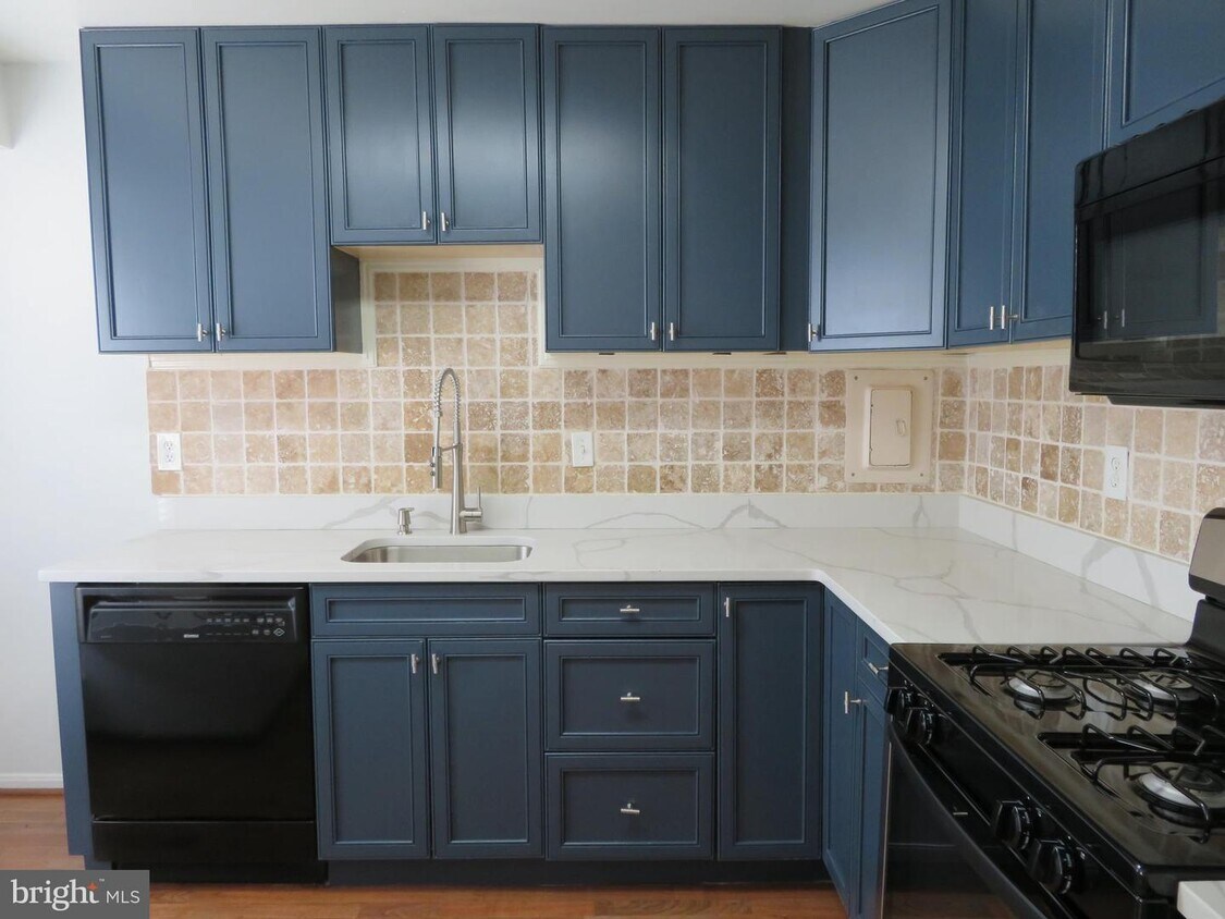 Foto principal - 6038 Westchester Park Dr
