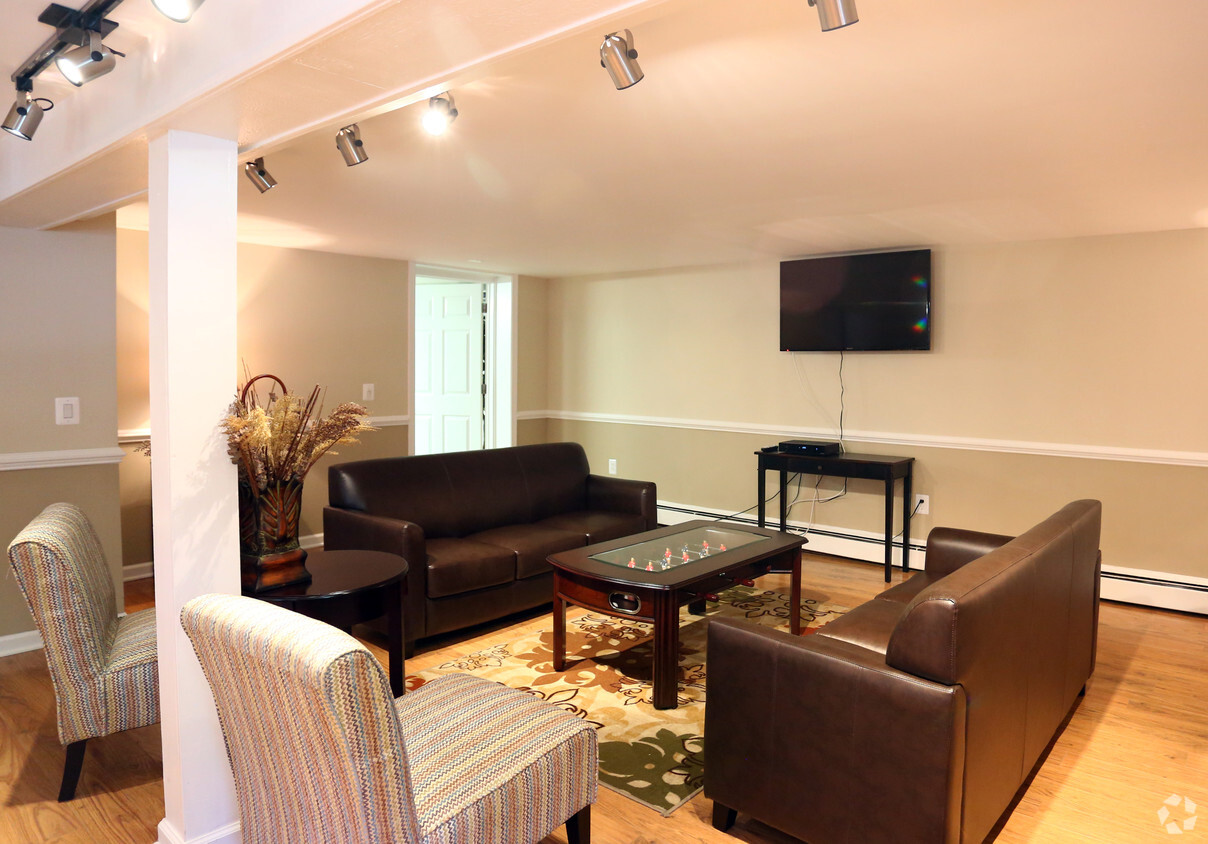 Foto principal - The Village of Pickering Run Apartments