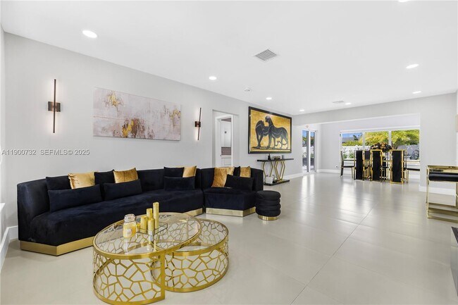 Foto del edificio - 1104 N 13th Terrace