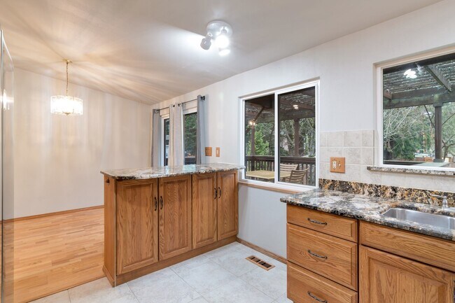 Building Photo - 17411 Woodland Dr