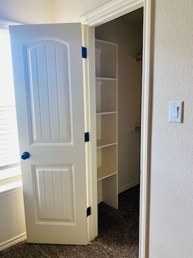 Foto del edificio - 5909 Cactus Flower Ln