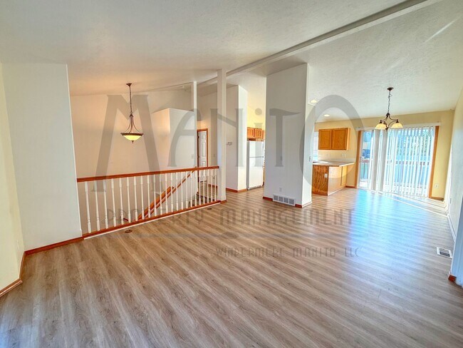 Foto del edificio - Beautiful Gleneden Heights Home