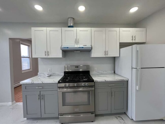 Building Photo - 677 Kennedy Blvd