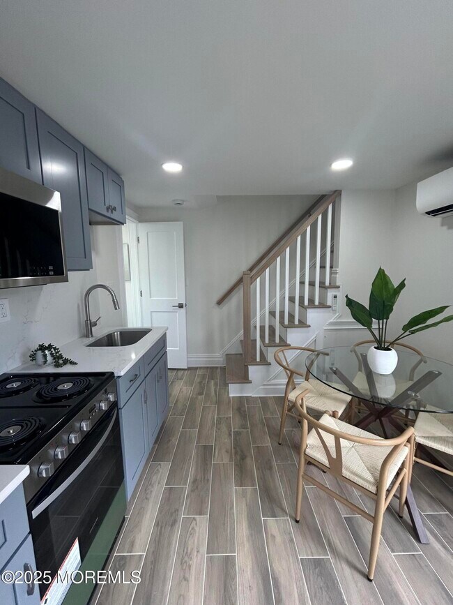 Building Photo - 600 Ocean Park Ave