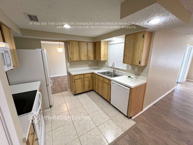 Foto del edificio - 1240 Waterside Ln