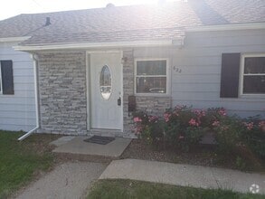 Building Photo - 622 Crescent Ln