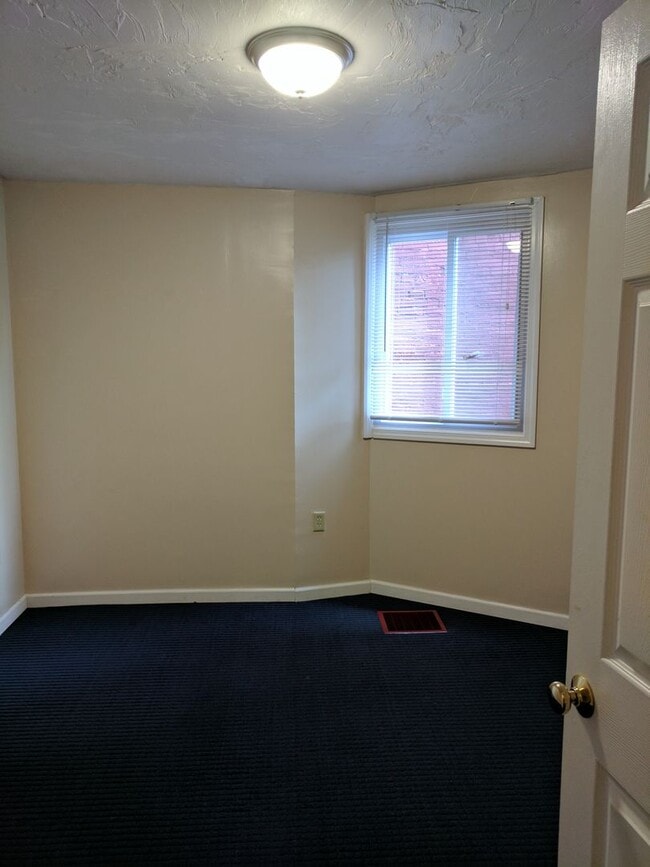 Building Photo - 355 Atwood St