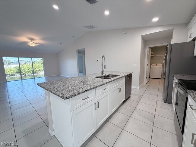 Building Photo - 331 NE 25th St