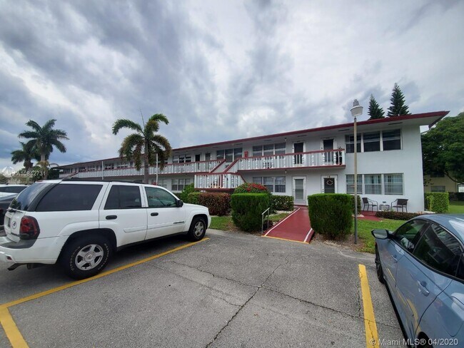 Foto del edificio - 374 Camden P