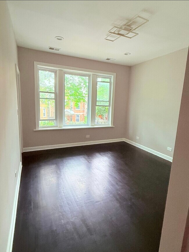 Living Room - 3242 N Monticello Ave