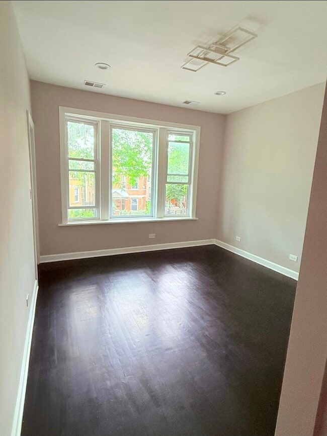 Living Room - 3242 N Monticello Ave