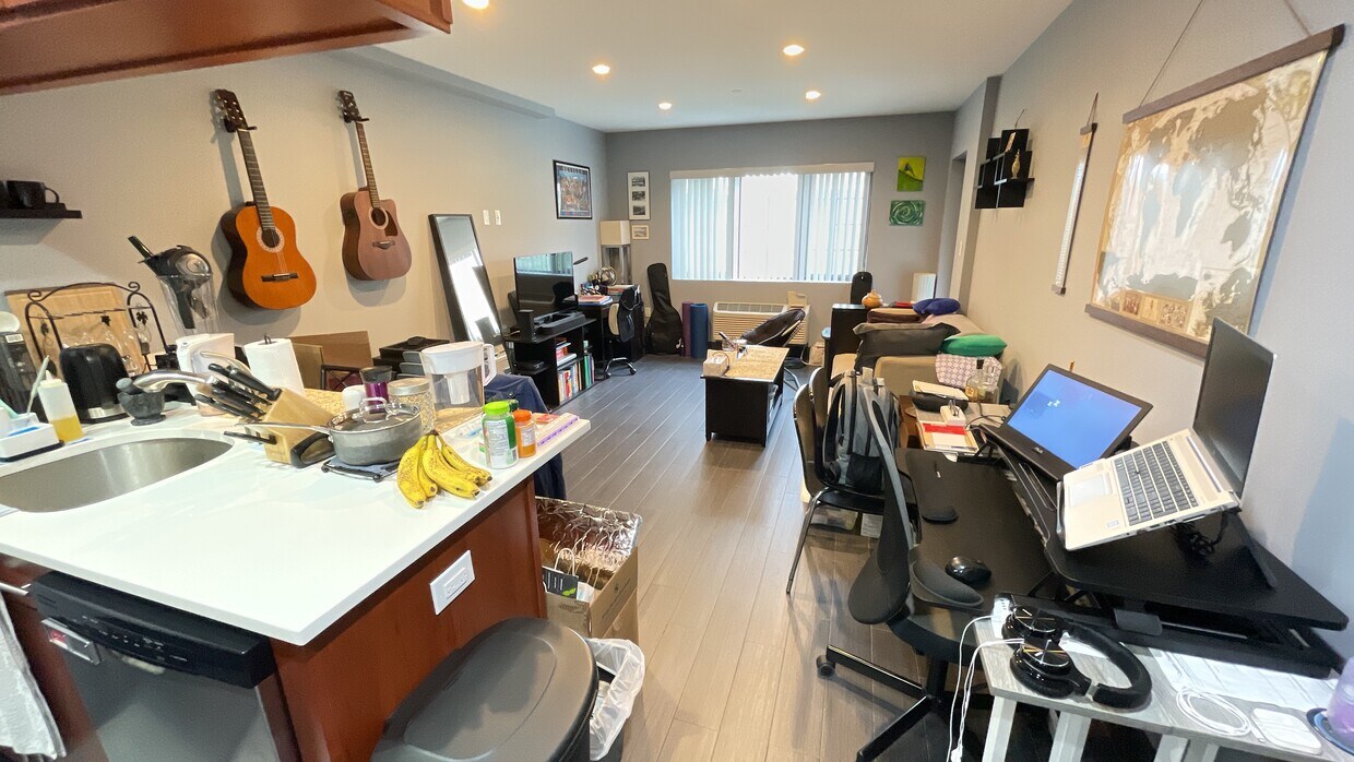 Kitchen --> Living Room - 3181 37th St