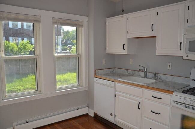 Building Photo - 16 Pierpont Rd