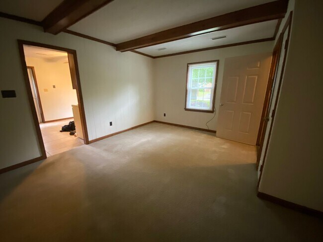 Building Photo - 100 Forest Park Dr