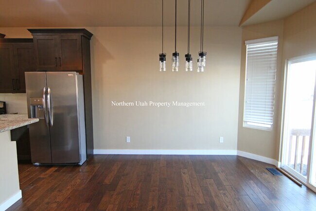 Foto del edificio - Beautiful Layton Home