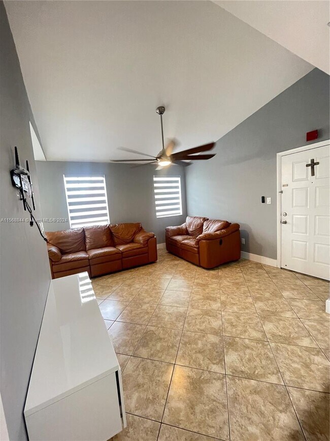 Foto del edificio - 18310 NW 68th Ave