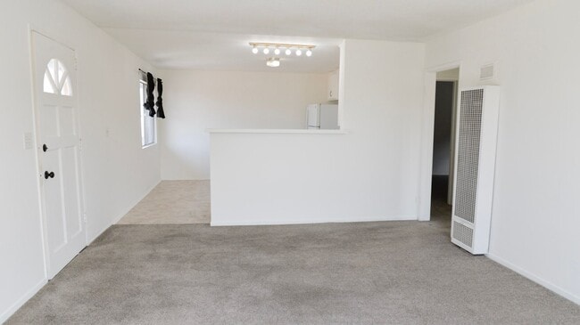 Building Photo - 118 Avenida Del Poniente