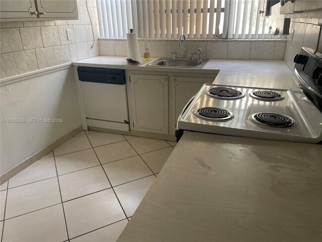 Foto del edificio - 940 NE 199th St
