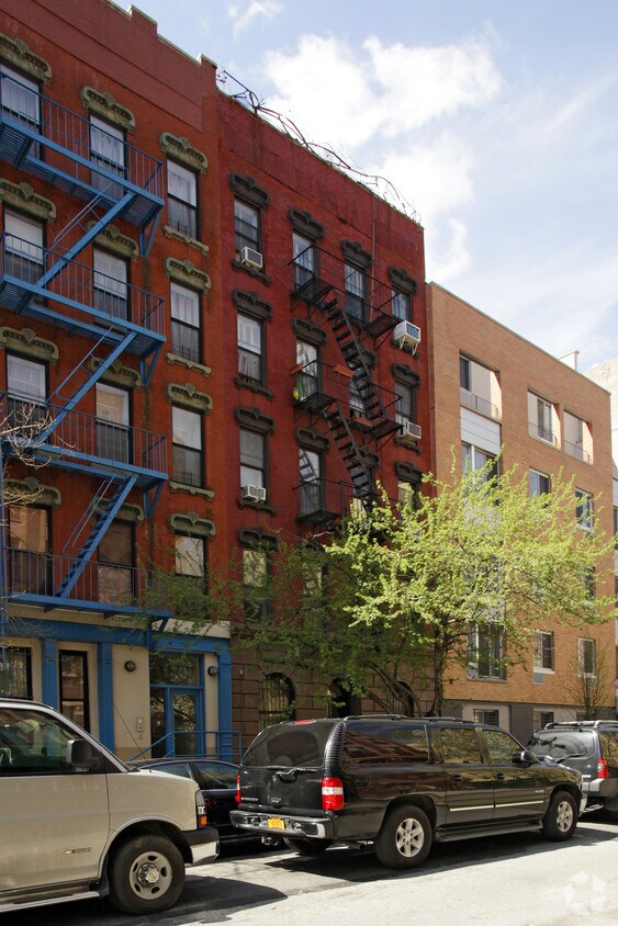 Primary Photo - 216 E 7th St