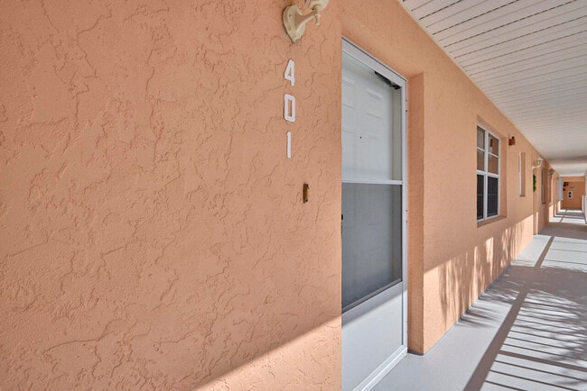 Building Photo - 2950 SE Ocean Blvd