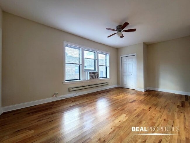 Building Photo - 1 bedroom in CHICAGO IL 60613