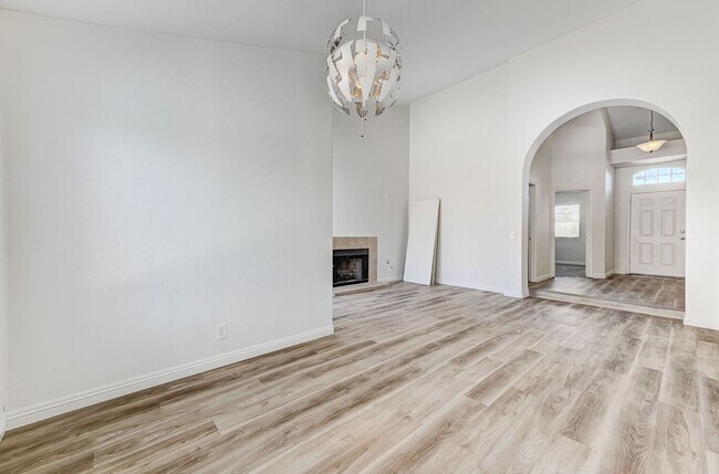 Foto del edificio - Spacious Henderson Four Bedroom!