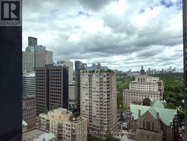 Photo du bâtiment - 101 Charles St E