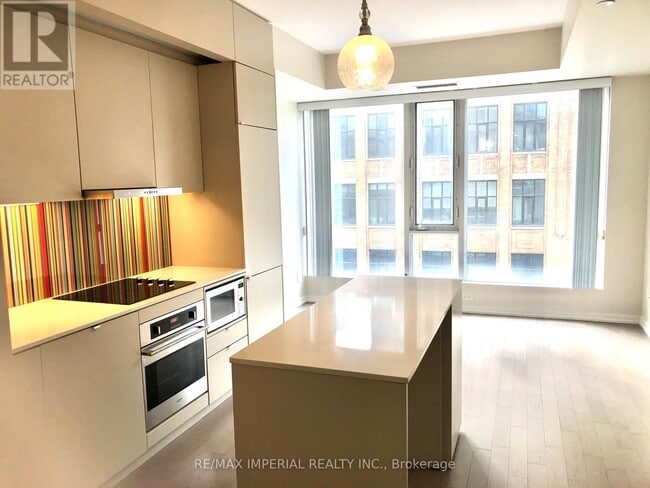 Building Photo - 101 Peter St