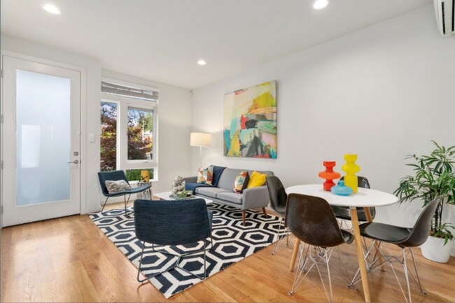 Foto del edificio - Modern 3 Bed Townhouse in Seattle | 2 Bath $3,800!!