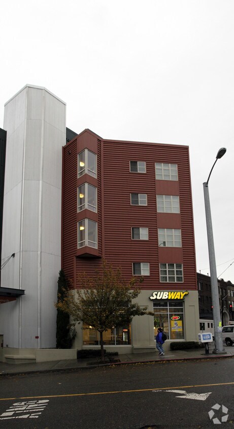 Building Photo - Plymouth Place