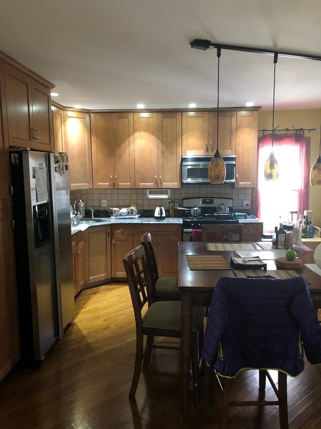 kitchen - 189 Bay 28th St