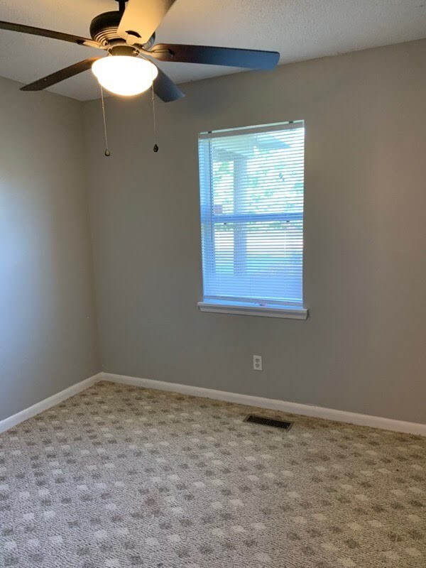 Building Photo - 1260 Lakewood Dr