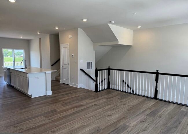 Building Photo - 1312 Lake Lucerne Ln