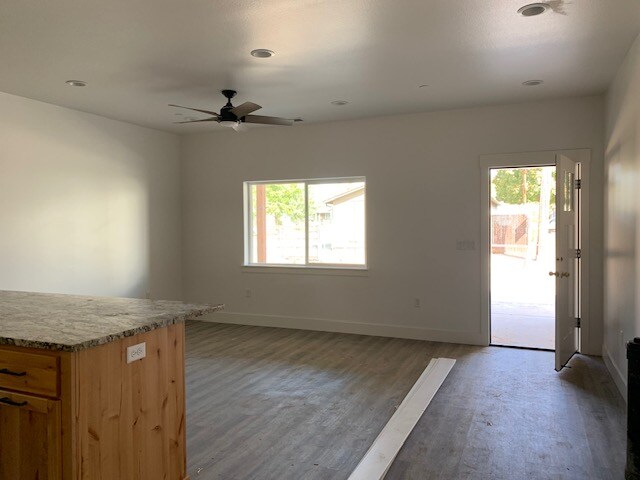 Foto del edificio - 1738 Palm Ave