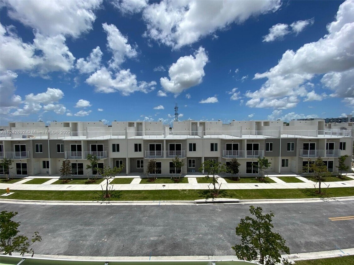 2587825144 SW 144th Ct, Princeton, FL 33032 Townhome Rentals in Princeton FL