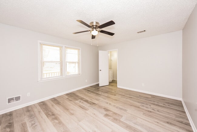 Building Photo - 436 Ravenscroft Rd