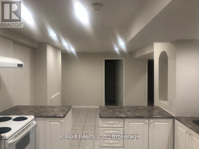 Building Photo - 3755 ALTHORPE- BASEMENT CIRCLE