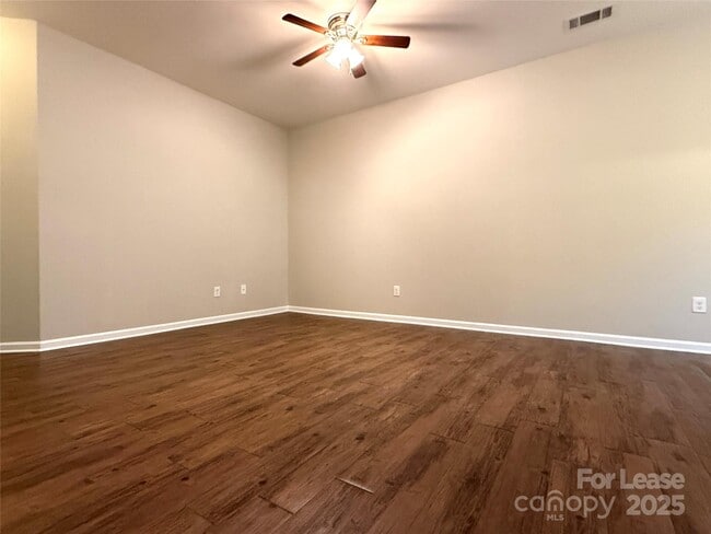 Building Photo - 9404 Hamel St